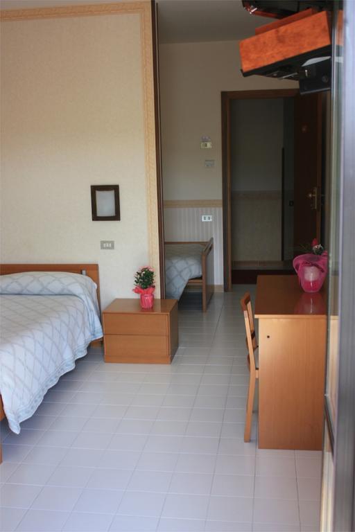 Hotel Ristorante La Bilancia Loreto Aprutino Pokój zdjęcie