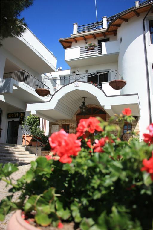 Hotel Ristorante La Bilancia Loreto Aprutino Zewnętrze zdjęcie
