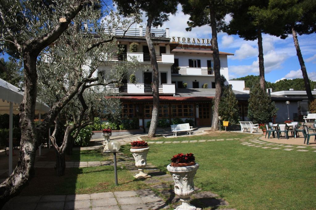 Hotel Ristorante La Bilancia Loreto Aprutino Zewnętrze zdjęcie